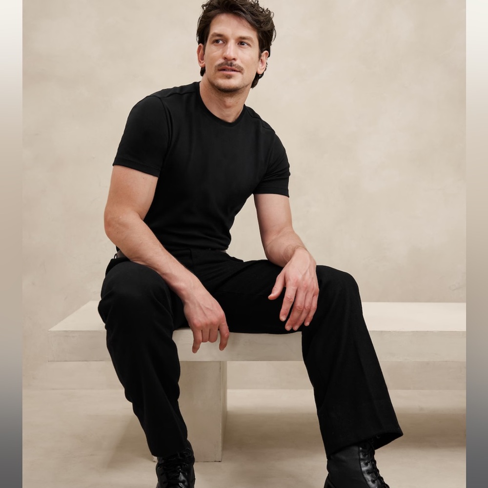 Banana Republic Men’s Luxury Touch Performance t-shirt. Black. Large. EUC.